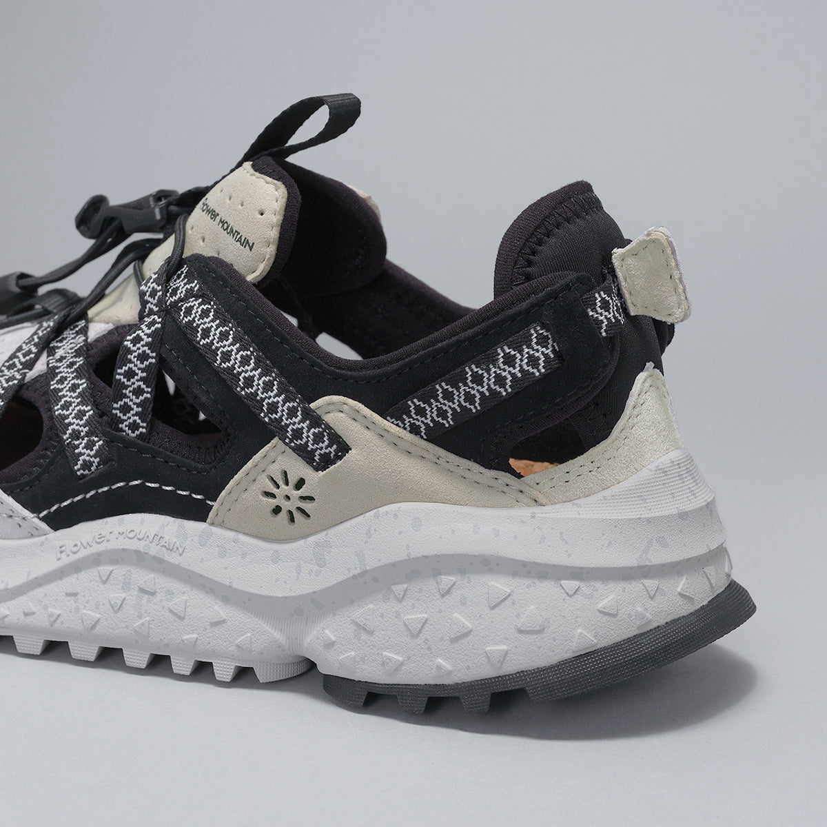 KAZANA Off White/Black FM111003 – Flower MOUNTAIN