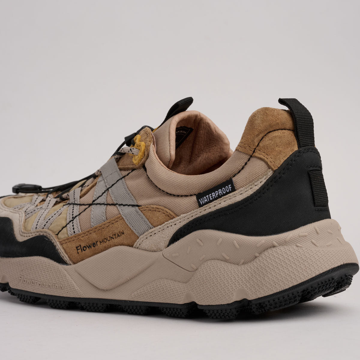IWANO2 Cream/Black FM100039