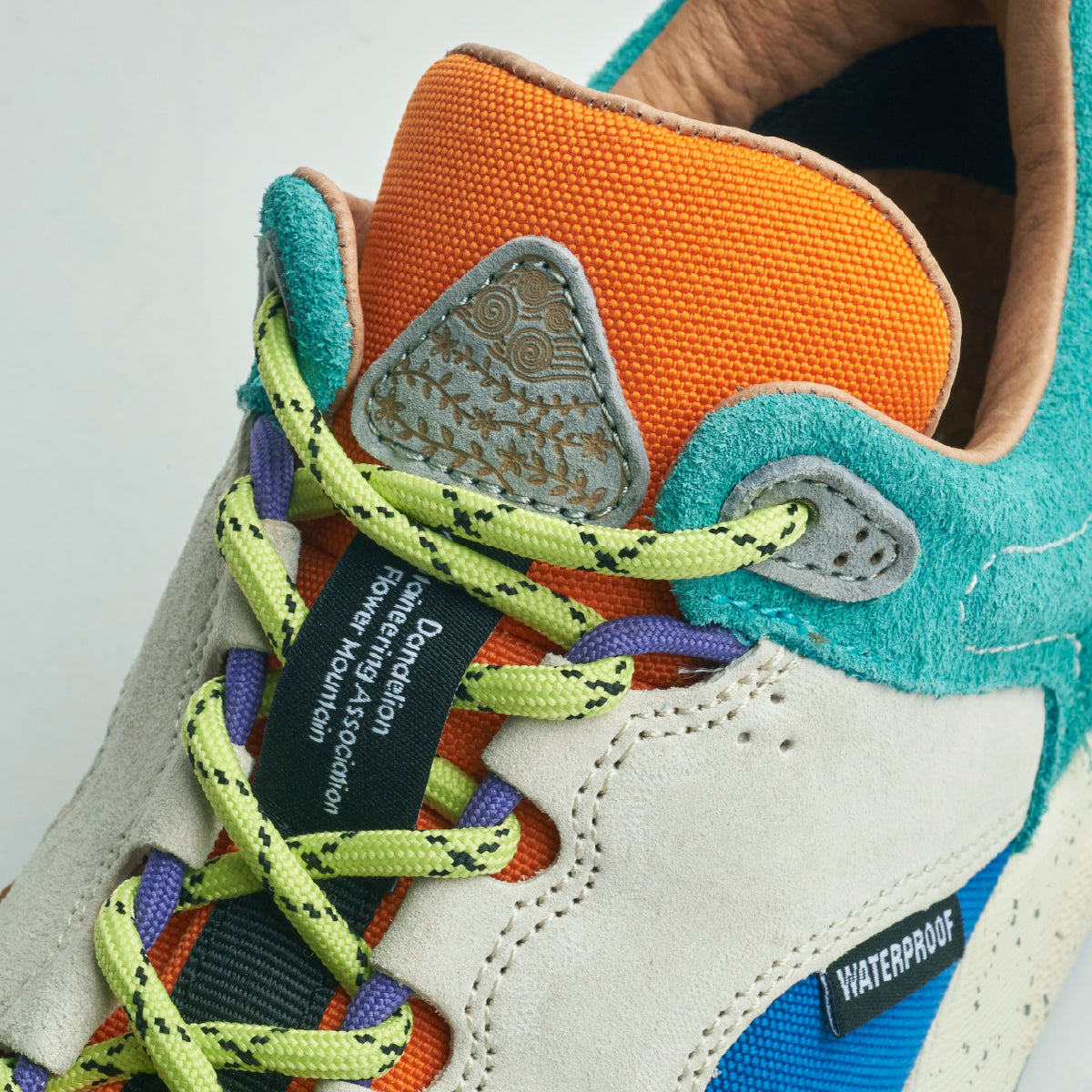 BACK COUNTRY Ivory/Brown/Teal FM66-1-067 – Flower MOUNTAIN