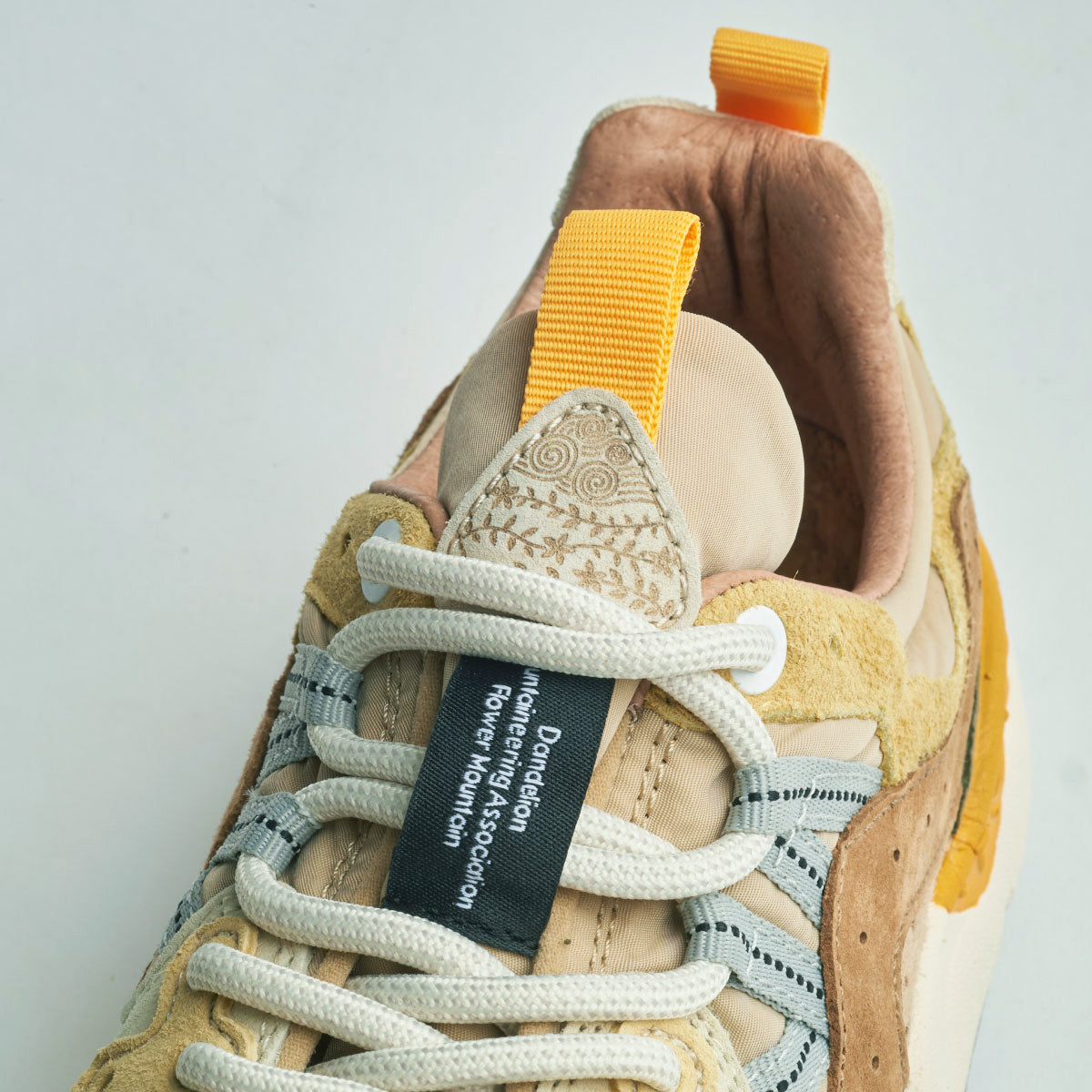 むい nonnative(ノンネイティブ) × Mizuno(ミズノ) WAVE MUJIN TL MID GTX