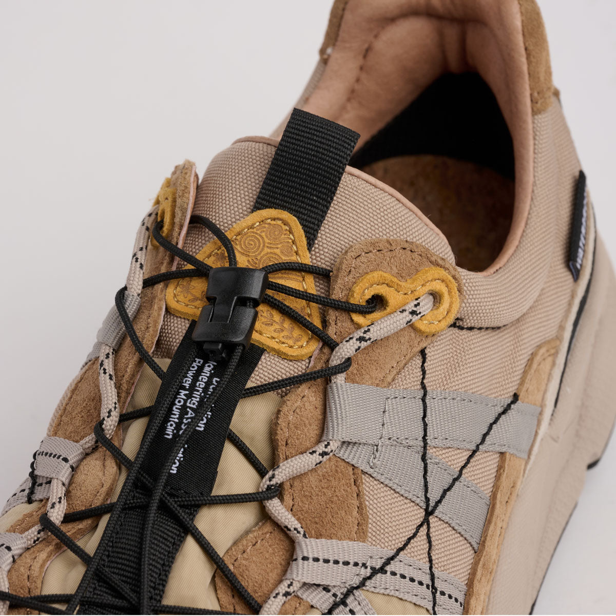 IWANO2 Cream/Black FM100039
